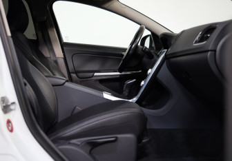 Подержанный автомобиль Volvo S60 2014 года (23 фото)