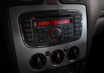 Подержанный автомобиль Ford Focus Hatchback 2011 года (16 фото)