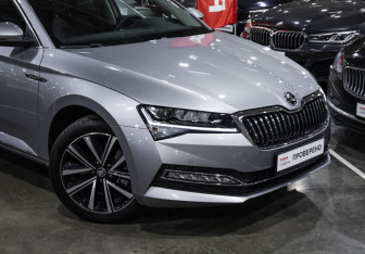 Подержанный автомобиль Skoda Superb Liftback 2024 года (6 фото)
