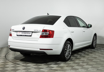 Подержанный автомобиль Skoda Octavia Liftback 2020 года (5 фото)