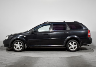 Подержанный автомобиль Chevrolet Lacetti Wagon 2010 года (8 фото)