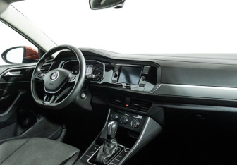 Подержанный автомобиль Volkswagen Jetta Sedan 2020 года (9 фото)