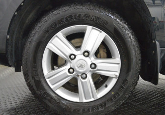 Подержанный автомобиль Toyota Land Cruiser Suv 2012 года (7 фото)