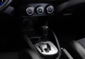 Подержанный автомобиль Peugeot 4007 2012 года (11 фото)