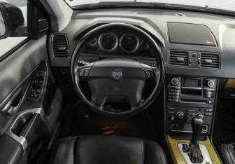 Подержанный автомобиль Volvo XC90 2007 года (10 фото)