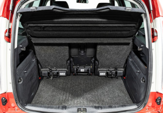 Подержанный автомобиль Skoda Roomster 2014 года (17 фото)