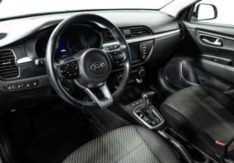 Подержанный автомобиль Kia Rio Hatchback 2018 года (11 фото)