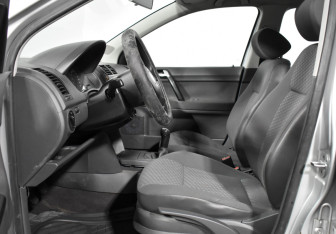 Подержанный автомобиль Volkswagen Polo Hatchback 2002 года (12 фото)
