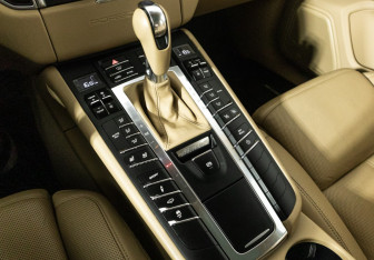 Подержанный автомобиль Porsche Macan 2014 года (20 фото)