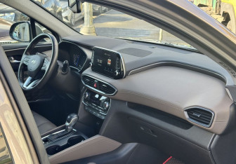 Подержанный автомобиль Hyundai Santa Fe 2019 года (10 фото)