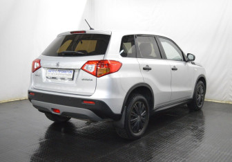 Подержанный автомобиль Suzuki Vitara 2017 года (5 фото)