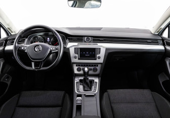 Подержанный автомобиль Volkswagen Passat Sedan 2016 года (14 фото)