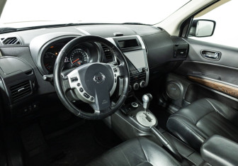 Подержанный автомобиль Nissan X-Trail 2014 года (11 фото)