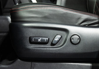 Подержанный автомобиль Toyota Land Cruiser Prado 2013 года (17 фото)