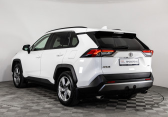 Подержанный автомобиль Toyota RAV4 2019 года (7 фото)