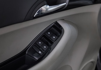 Подержанный автомобиль Chevrolet Orlando 2012 года (13 фото)