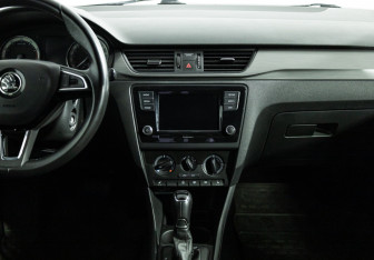 Подержанный автомобиль Skoda Rapid Liftback 2019 года (14 фото)