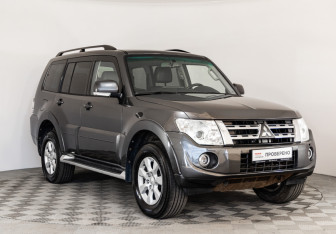 Подержанный автомобиль Mitsubishi Pajero 2012 года (3 фото)