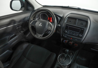 Подержанный автомобиль Mitsubishi ASX 2014 года (8 фото)