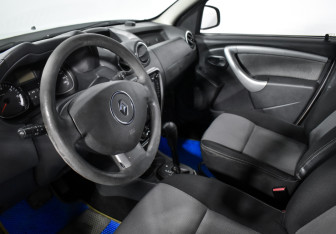 Подержанный автомобиль Renault Duster 2012 года (9 фото)