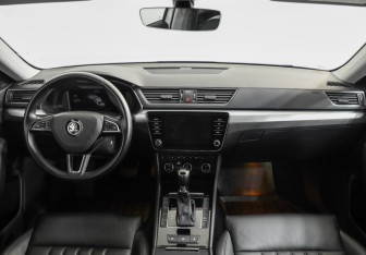 Подержанный автомобиль Skoda Superb Liftback 2018 года (10 фото)