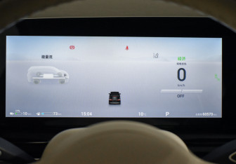 Подержанный автомобиль Voyah Dream 2023 года (24 фото)