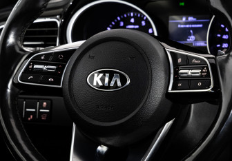 Подержанный автомобиль Kia Ceed Wagon 2019 года (11 фото)