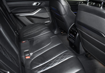 Подержанный автомобиль BMW X5 2018 года (14 фото)