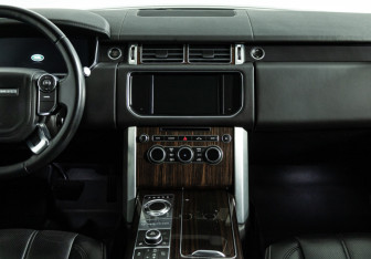 Подержанный автомобиль Land Rover Range Rover 2015 года (14 фото)