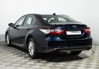 Подержанный автомобиль Toyota Camry Sedan 2018 года (7 фото)