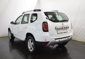 Подержанный автомобиль Renault Duster 2015 года (7 фото)