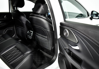 Подержанный автомобиль Chery Arrizo 8 2023 года (12 фото)