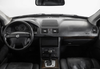 Подержанный автомобиль Volvo XC90 2002 года (10 фото)