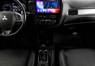 Подержанный автомобиль Mitsubishi Outlander 2013 года (14 фото)