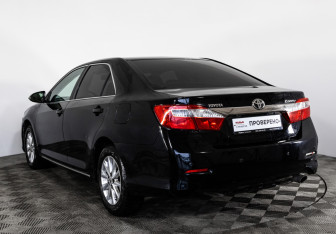 Подержанный автомобиль Toyota Camry Sedan 2013 года (7 фото)
