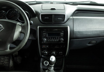 Подержанный автомобиль Nissan Terrano 2016 года (14 фото)