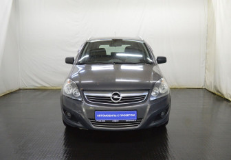 Подержанный автомобиль Opel Zafira Compactvan 2012 года (2 фото)