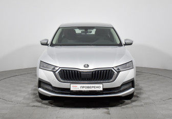 Подержанный автомобиль Skoda Octavia Liftback 2021 года (2 фото)