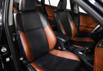 Подержанный автомобиль Toyota RAV4 2015 года (24 фото)