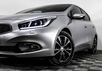 Подержанный автомобиль Kia Ceed Hatchback 2013 года (2 фото)