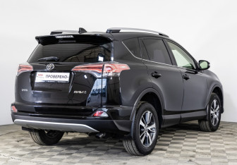 Подержанный автомобиль Toyota RAV4 2016 года (5 фото)