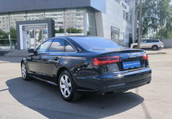 Подержанный автомобиль Audi A6 Sedan 2015 года (6 фото)