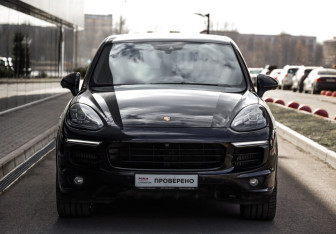 Подержанный автомобиль Porsche Cayenne 2015 года (3 фото)