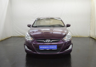 Подержанный автомобиль Hyundai Solaris Hatchback 2011 года (2 фото)