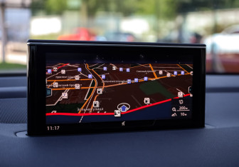 Подержанный автомобиль Audi Q7 2015 года (18 фото)