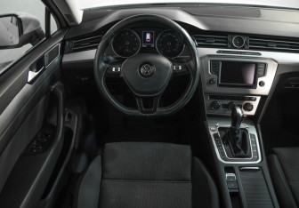 Подержанный автомобиль Volkswagen Passat Wagon 2016 года (10 фото)