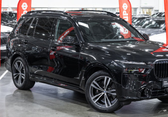 Подержанный автомобиль BMW X7 2023 года (6 фото)