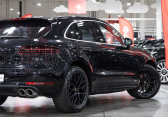 Подержанный автомобиль Porsche Macan 2017 года (8 фото)
