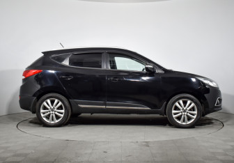 Подержанный автомобиль Hyundai ix35 2011 года (4 фото)