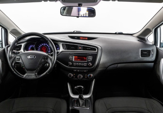 Подержанный автомобиль Kia Ceed Hatchback 2016 года (10 фото)